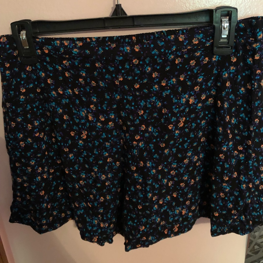 floral shorts